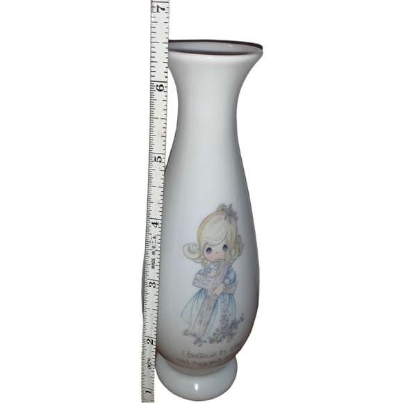 Porcelain Precious Moments Bud Vase
I Believe in the old rugged cross. - Picture 4 of 9